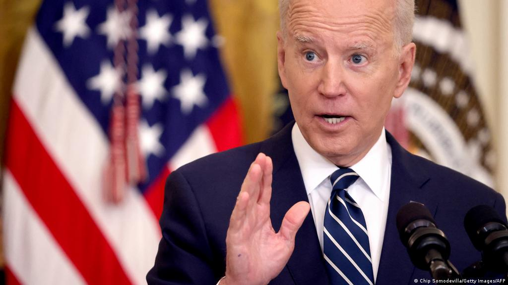 COVID: Joe Biden doubles US vaccination goal at press conference | News |  DW | 25.03.2021