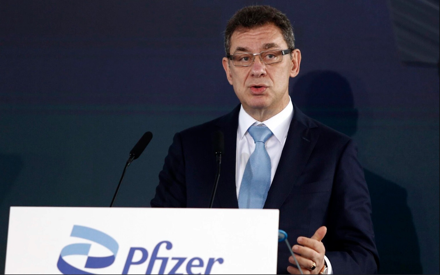 CEO Pfizer: Có thể phải tiêm vắc xin mũi 4 sớm hơn dự kiến do Omicron CEO Pfizer: Có thể phải tiêm vắc xin mũi 4 sớm hơn dự kiến do Omicron