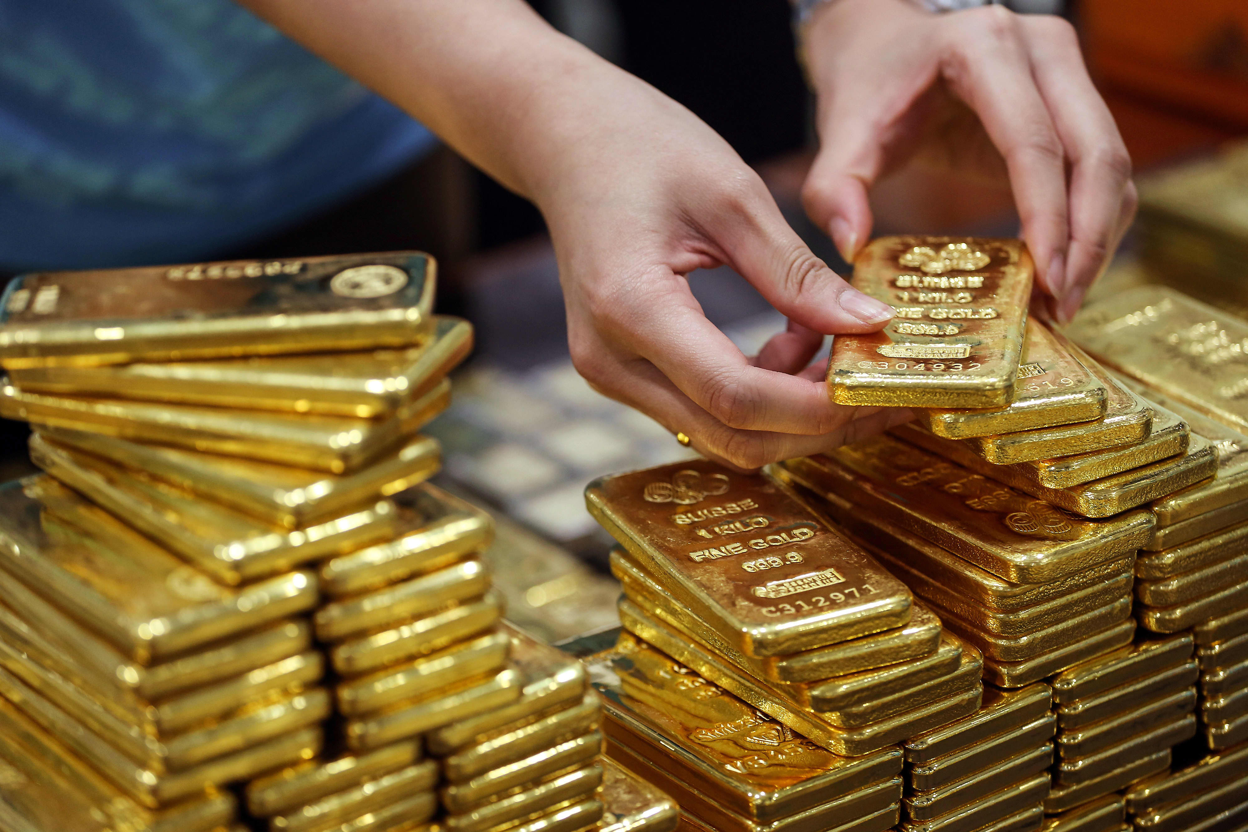 Vàng muốn kiểm tra “vùng đất hứa” $2,000