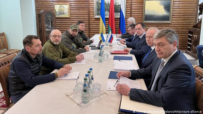 Ukraine and Russia hold third round of talks | News | DW | 07.03.2022