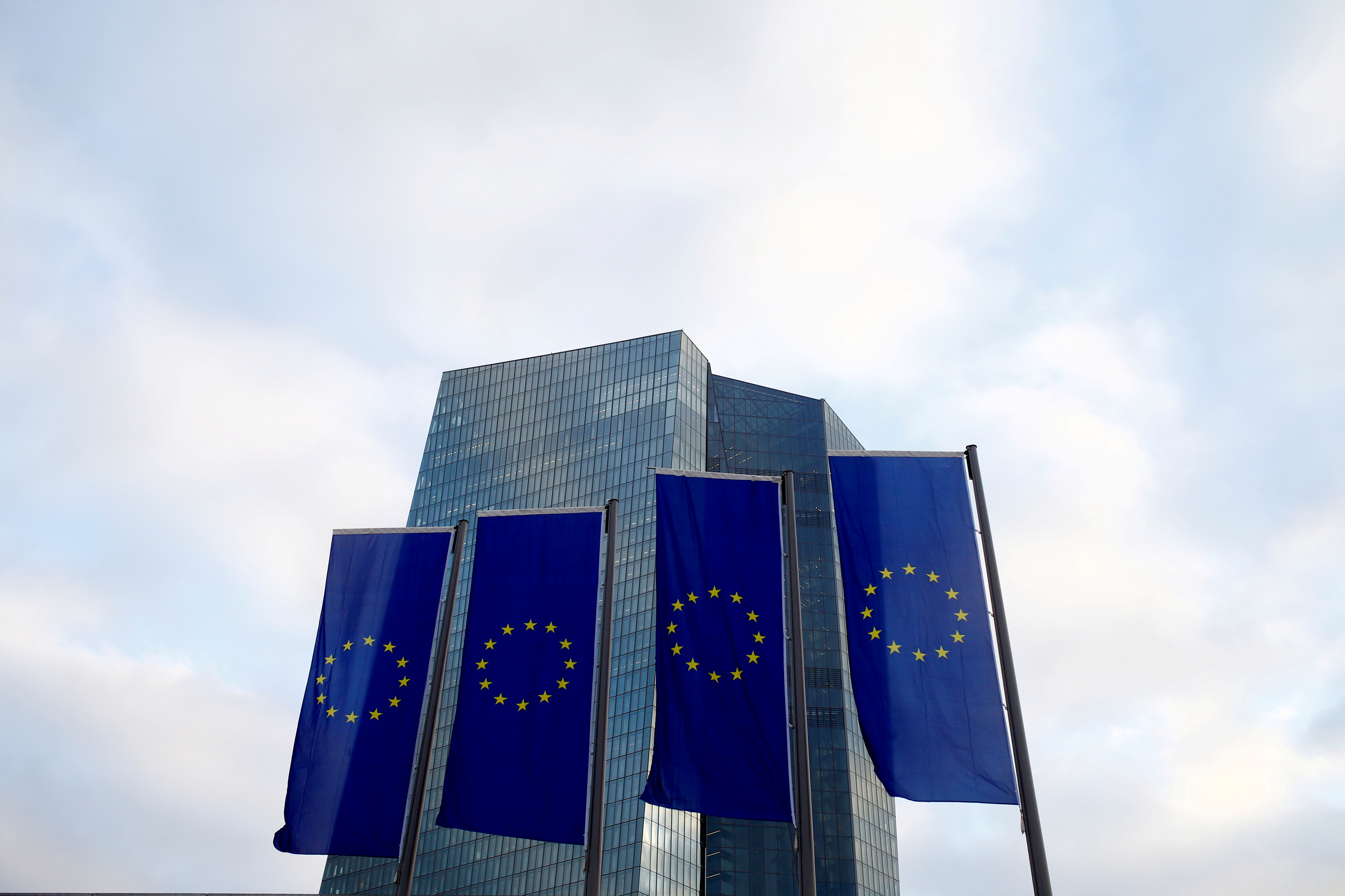 Chẳng mấy ai tin vào câu chuyện ECB mạnh tay tăng lãi suất