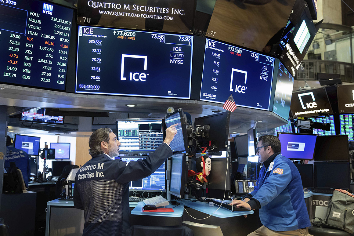 Dow Jones và S&P 500 quay đầu giảm mạnh sau phiên điều trần của Powell