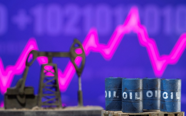 Giá dầu tăng do OPEC+ bất ngờ cắt giảm sản lượng, Mỹ phản ứng