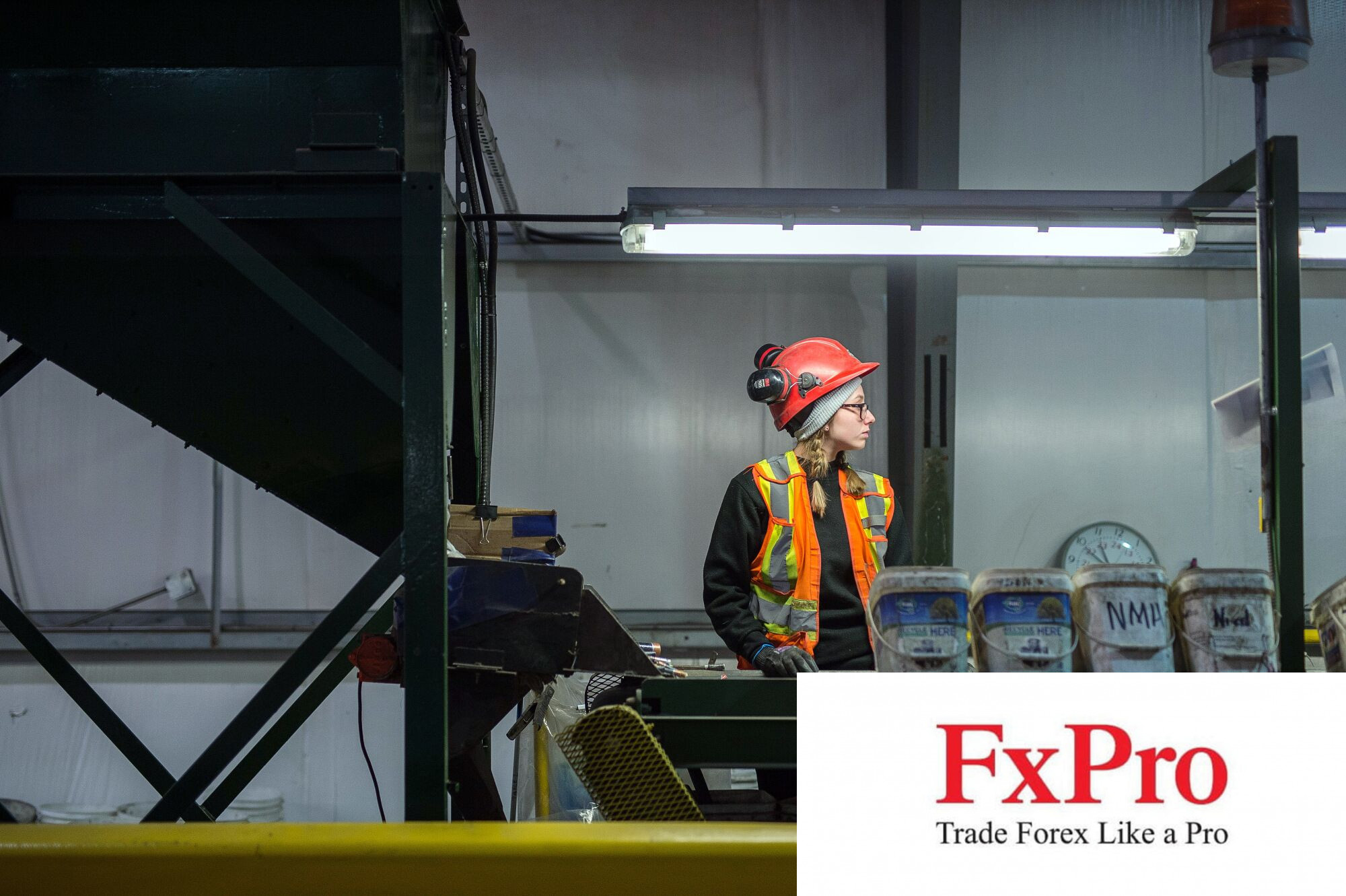 Thị trường lao động Canada bất ngờ giảm sút trong tháng 3