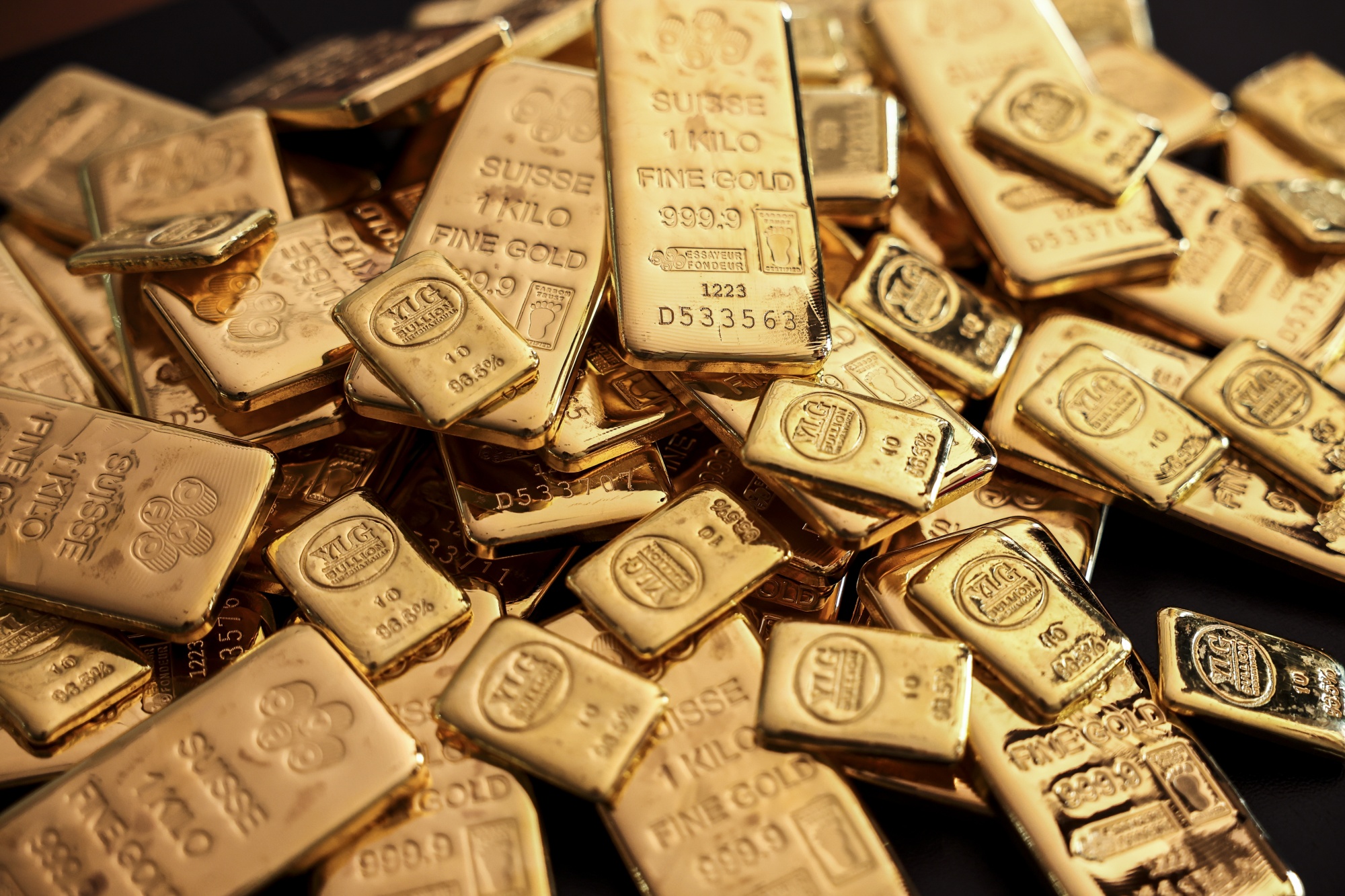 XAU/USD giữ vững sắc xanh tiến gần mức đỉnh gần hai tháng đạt được vào thứ Hai