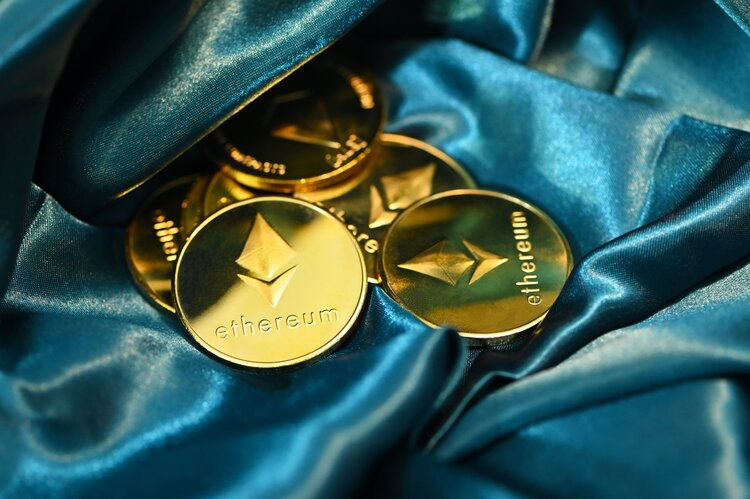 Việc các Ethereum ETF hút dòng vốn trong khi Grayscale Ethereum Trust bị rút ròng làm dấy lên nhiều suy đoán. Chuyên gia nói gì và triển vọng nào cho Ethereum? Việc các Ethereum ETF hút dòng vốn trong khi Grayscale Ethereum Trust bị rút ròng làm dấy lên nhiều suy đoán. Chuyên gia nói gì và triển vọng nào cho Ethereum?
