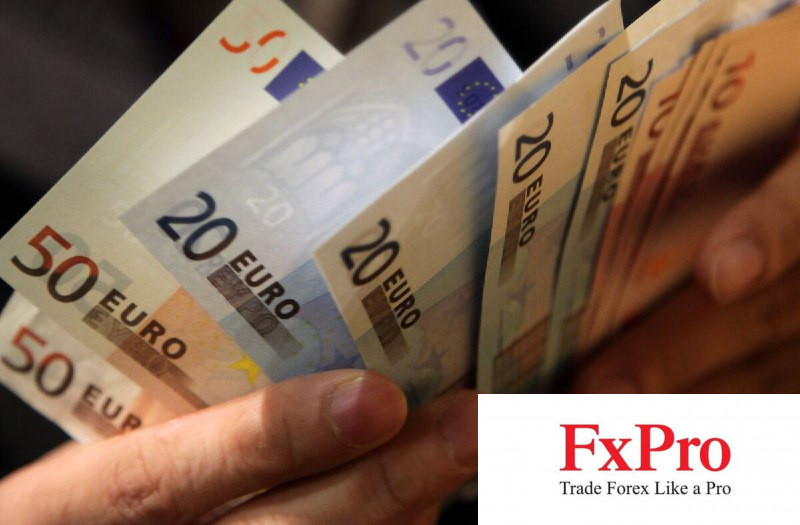 Viễn cảnh EUR/USD giảm về dưới 1.00 sẽ khiến các nhà chức trách đứng ngồi không yên Viễn cảnh EUR/USD giảm về dưới 1.00 sẽ khiến các nhà chức trách đứng ngồi không yên