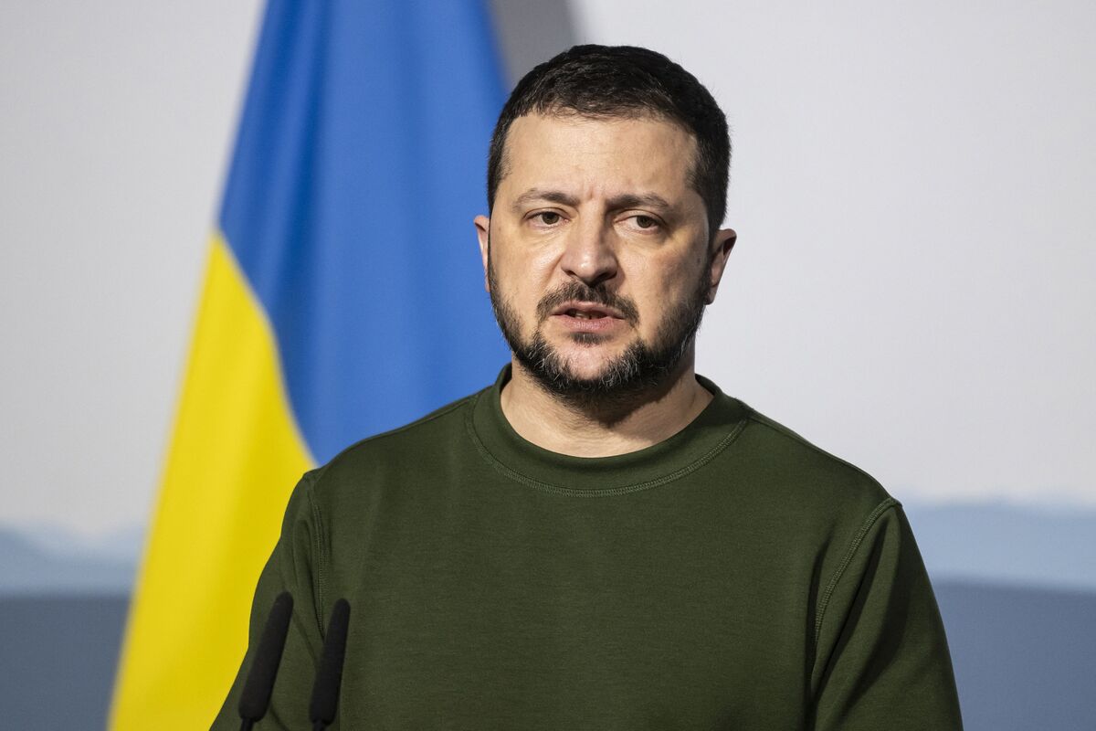 Donald Trump gọi Tổng thống Ukraine là "nhà độc tài" trong bối cảnh rạn nứt giữa Mỹ và Ukraine ngày càng sâu sắc Donald Trump gọi Tổng thống Ukraine là "nhà độc tài" trong bối cảnh rạn nứt giữa Mỹ và Ukraine ngày càng sâu sắc