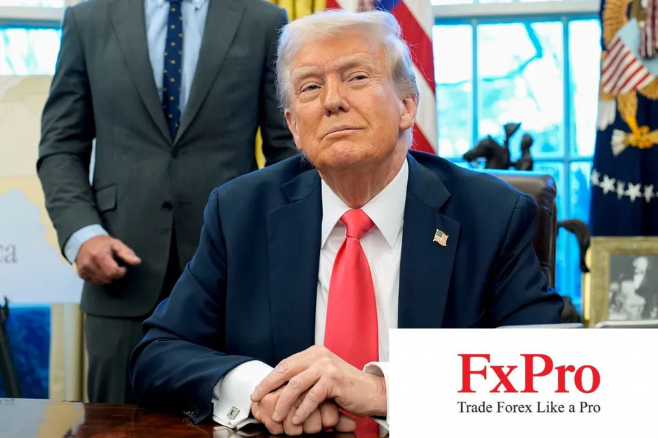 Tổng thống Donald Trump áp thuế bổ sung 10% lên hàng hóa Trung Quốc, căng thẳng thương mại leo thang Tổng thống Donald Trump áp thuế bổ sung 10% lên hàng hóa Trung Quốc, căng thẳng thương mại leo thang