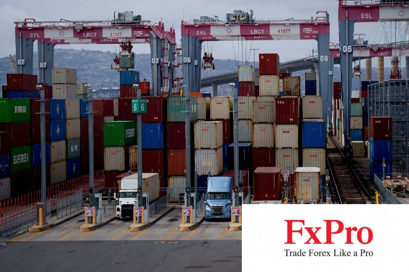 Thị trường mới nổi bấp bênh trước động thái thuế quan mạnh tay của ông Trump