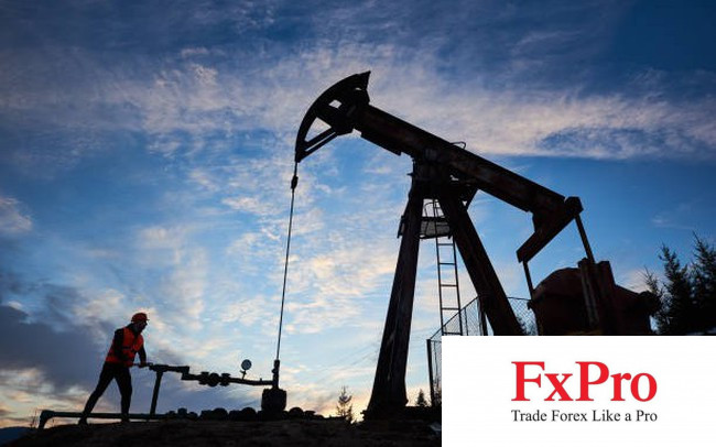 Giá dầu chạm mức cao gần ba tuần do trừng phạt Iran và kế hoạch cắt giảm của OPEC+