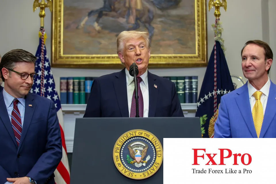 Trump đe dọa áp thuế quan lên các nước mua dầu từ Venezuela: Đòn bẩy kinh tế mới trong chiến tranh thương mại