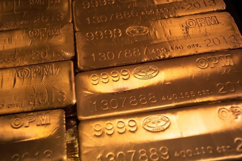 Giá vàng tăng sau khi Trump công bố thuế ô tô, làm rung chuyển thị trường