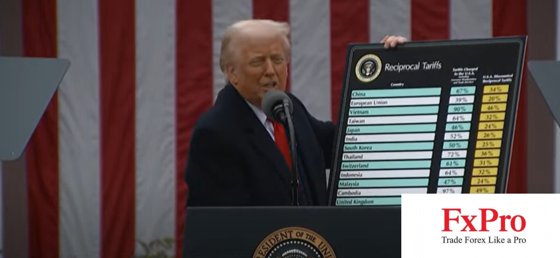 Giá vàng và bạc thi nhau lập đỉnh mới sau tuyên bố thuế quan toàn cầu của Trump!