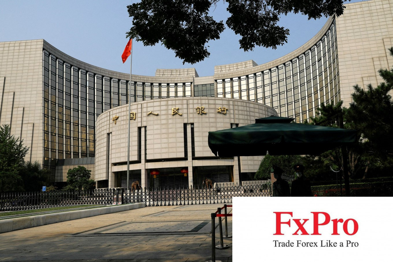 PBoC cận kề quyết định then chốt về Nhân dân tệ giữa áp lực mất giá