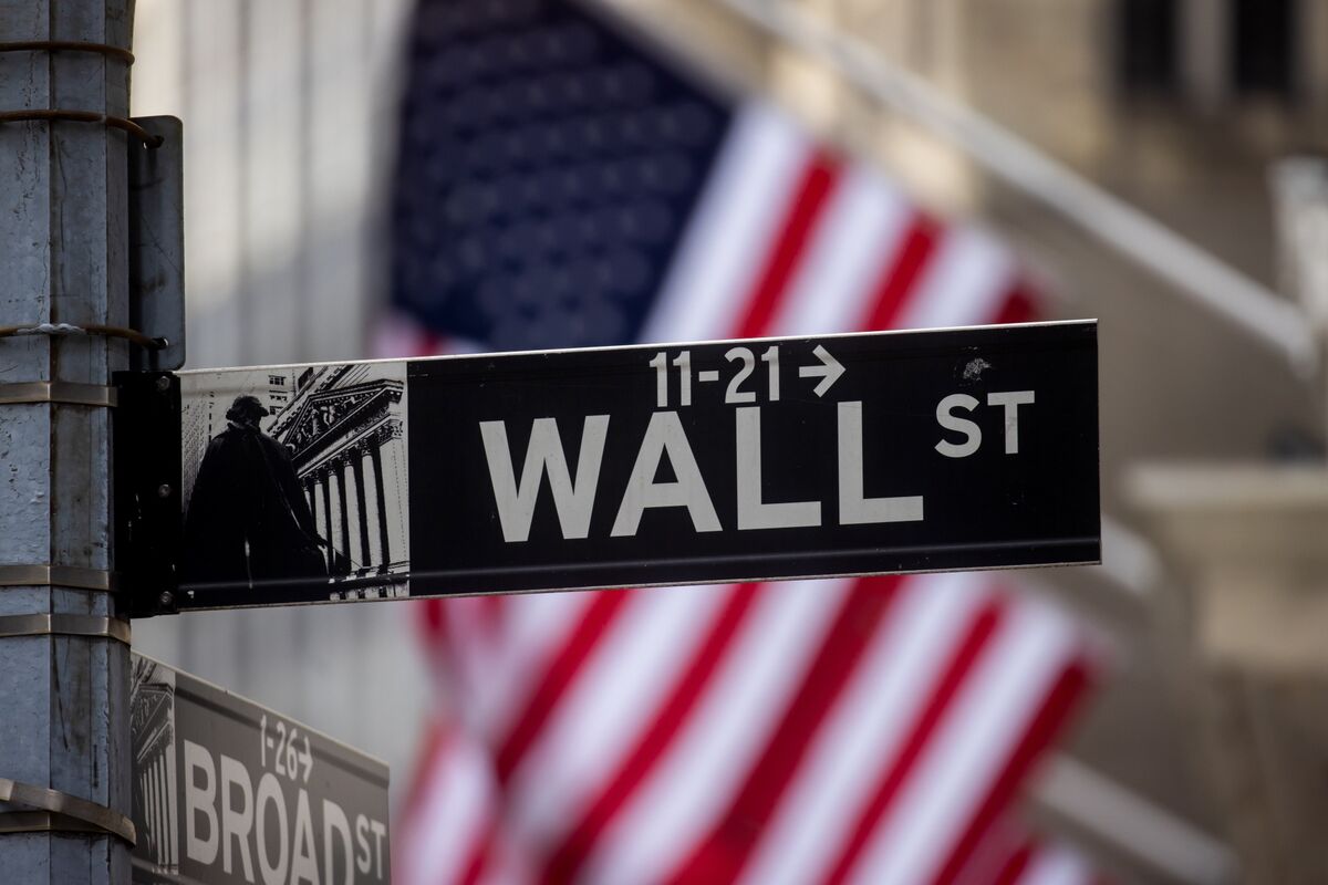 Thị trường chứng khoán Mỹ lao dốc sau khi Tổng thống Trump chỉ trích gay gắt Chủ tịch Fed Powell