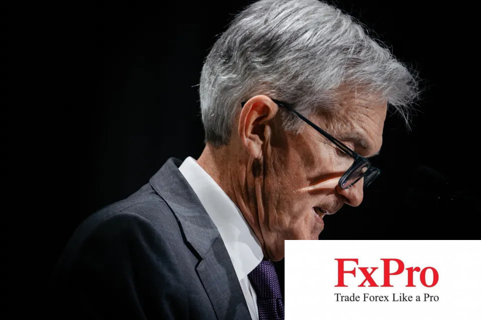 Trump đẩy mạnh áp lực lên Powell: Cảnh báo suy thoái kinh tế nếu Fed không nhanh chóng hạ lãi suất