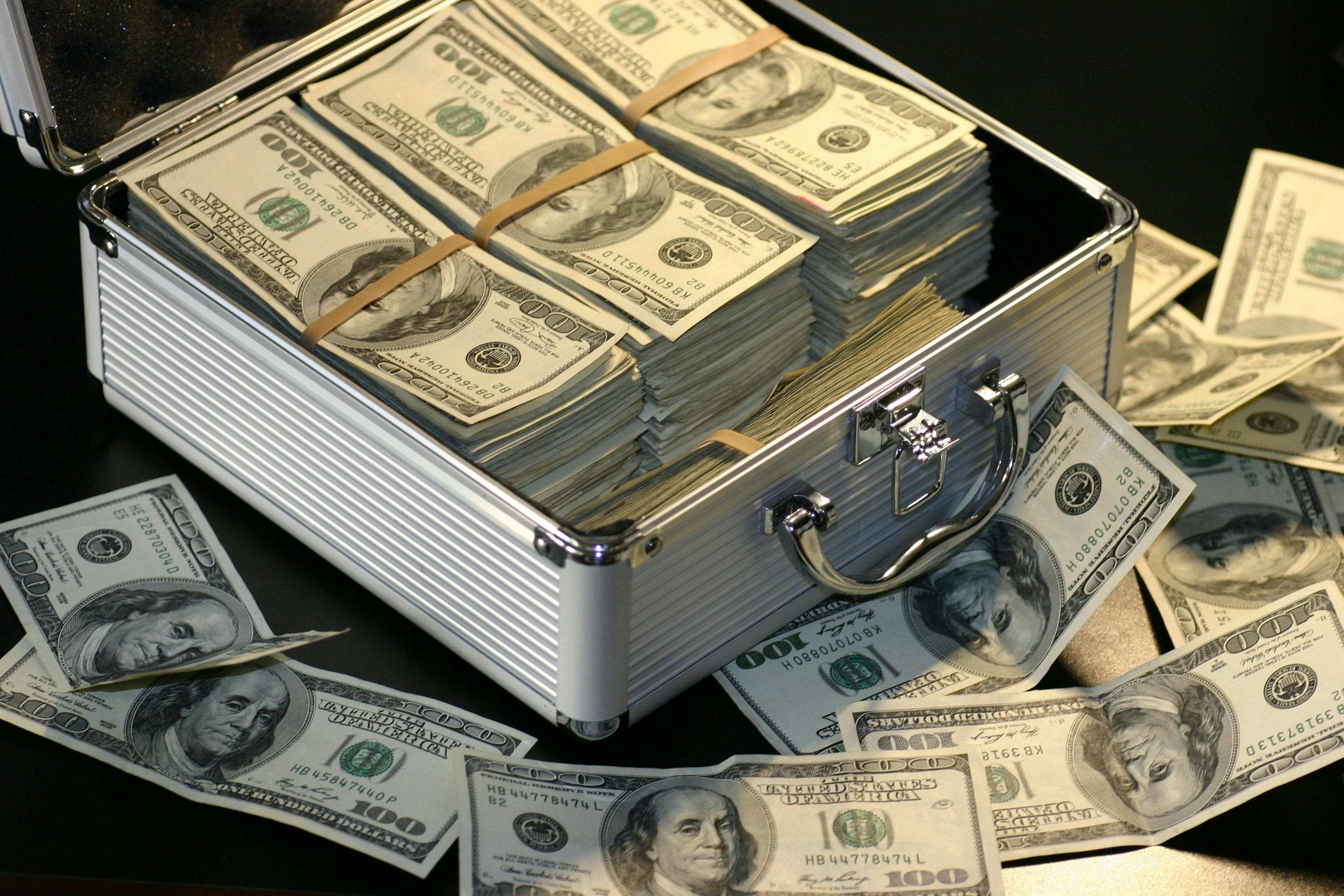 Fed hỗ trợ USD bằng cách làm giảm bớt kỳ vọng cắt giảm lãi suất
