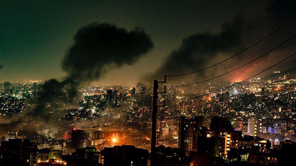 Thủ đô Iran hỗn loạn: Israel không kích trung tâm, người dân tháo chạy