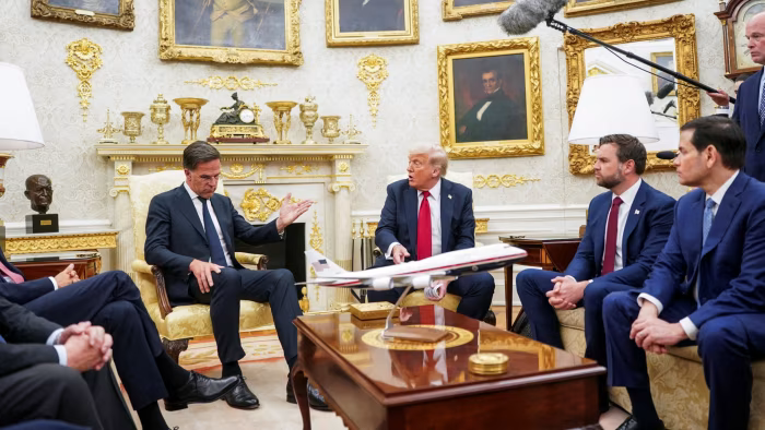Donald Trump đe dọa áp thuế phụ 100% đối với Nga